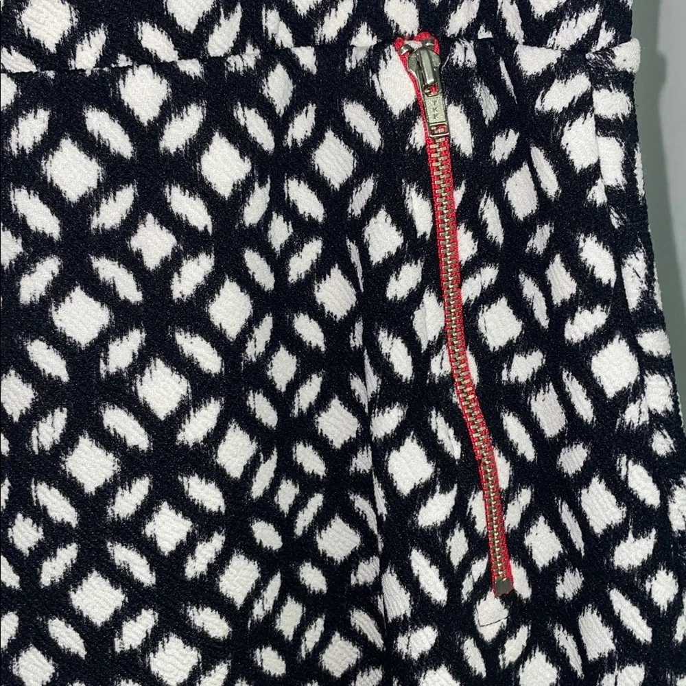Anthropologie Le Lis Maura black & white geometric print A-line skirt.  Sz Small